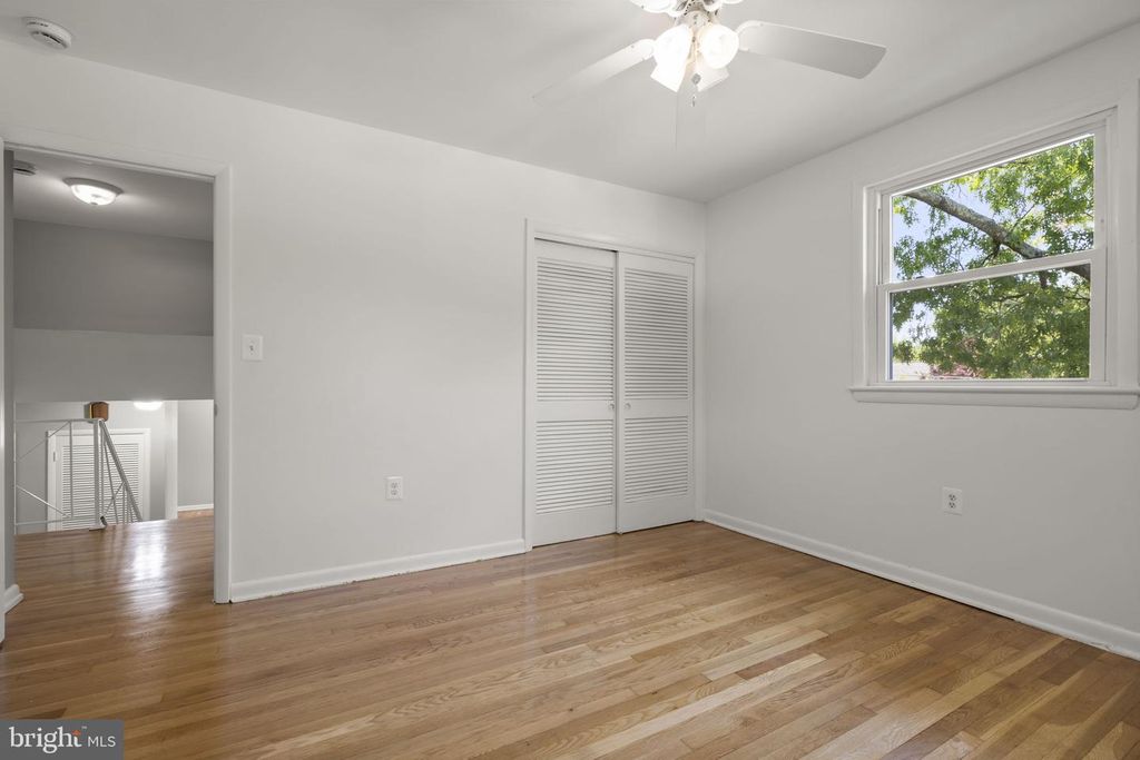 Image 19 of property listing at 9109 DRAKE PL, College Park, MD 20740