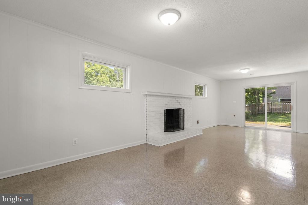 Image 23 of property listing at 9109 DRAKE PL, College Park, MD 20740