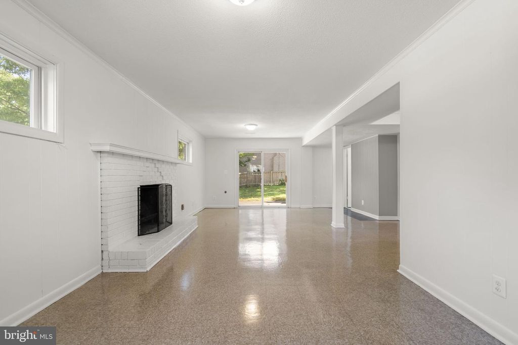 Image 24 of property listing at 9109 DRAKE PL, College Park, MD 20740