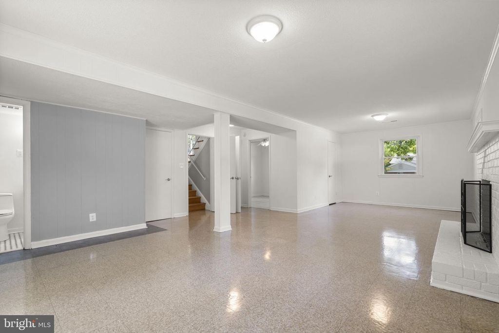 Image 25 of property listing at 9109 DRAKE PL, College Park, MD 20740