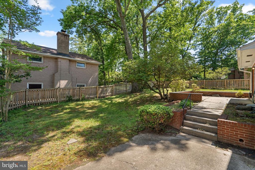 Image 32 of property listing at 9109 DRAKE PL, College Park, MD 20740