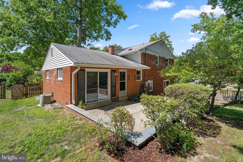 Image 34 of property listing at 9109 DRAKE PL, College Park, MD 20740