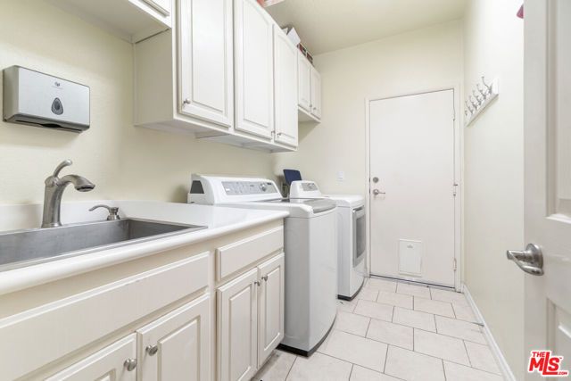 6390 N Angels Peak Drive, San Bernardino, CA 92407