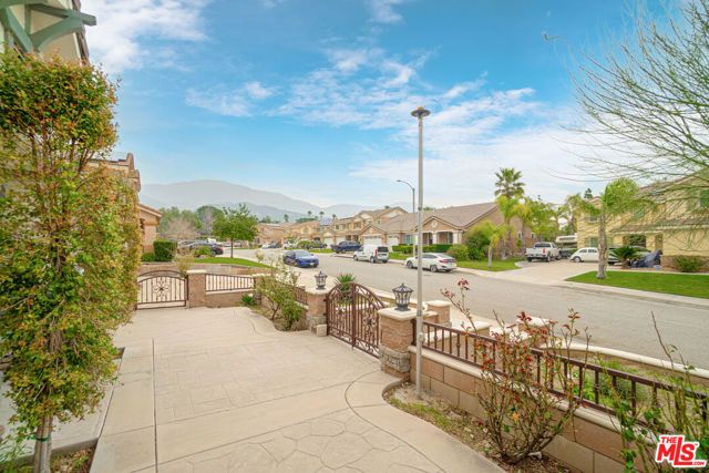 6390 N Angels Peak Drive, San Bernardino, CA 92407