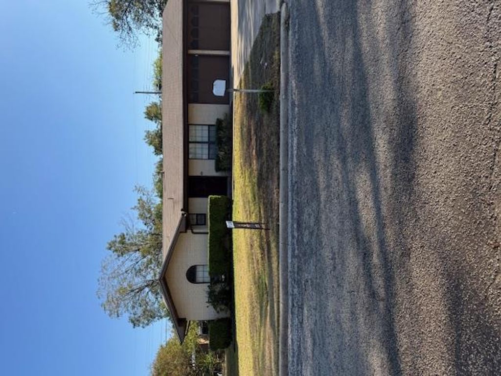 811 Kirk ST, Taylor, TX 76574