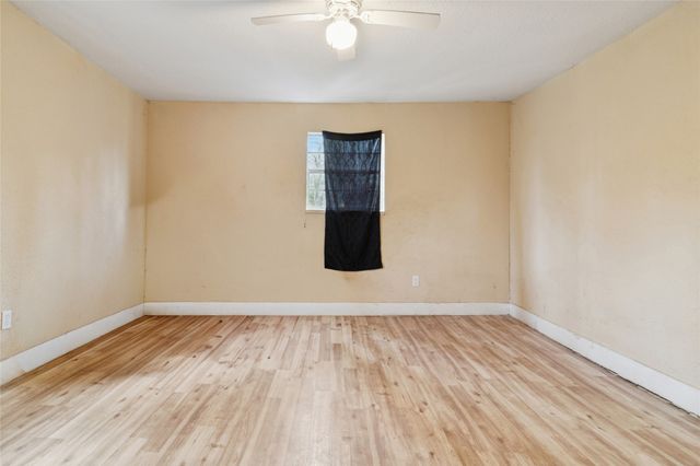 805 E 11th Street, Kemp, TX 75143