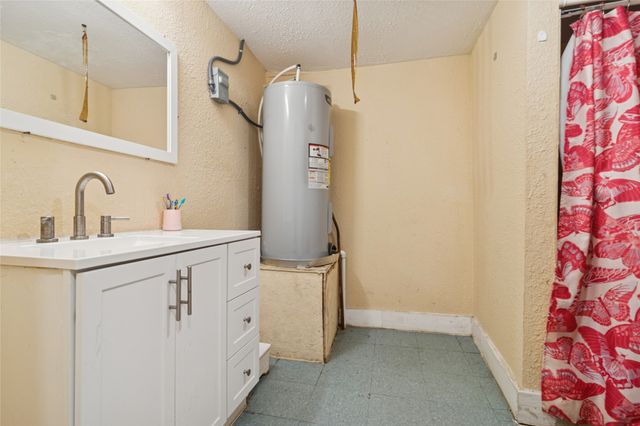 805 E 11th Street, Kemp, TX 75143