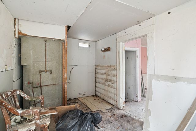 805 E 11th Street, Kemp, TX 75143