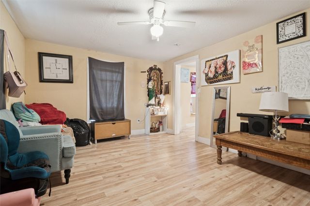 805 E 11th Street, Kemp, TX 75143