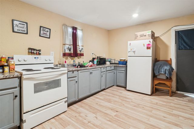 805 E 11th Street, Kemp, TX 75143