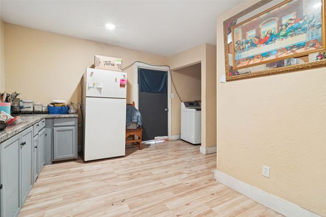 805 E 11th Street, Kemp, TX 75143