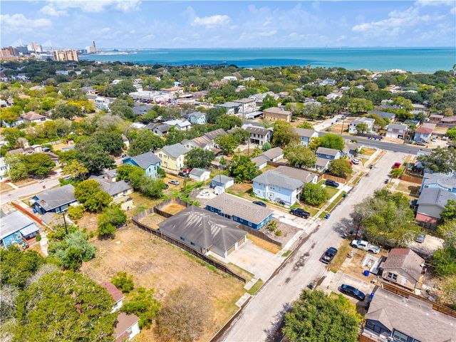 326 Oleander Ave A, Corpus Christi, TX 78404
