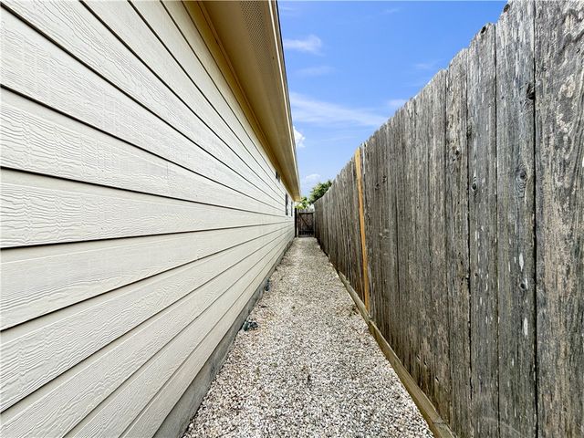 326 Oleander Ave A, Corpus Christi, TX 78404