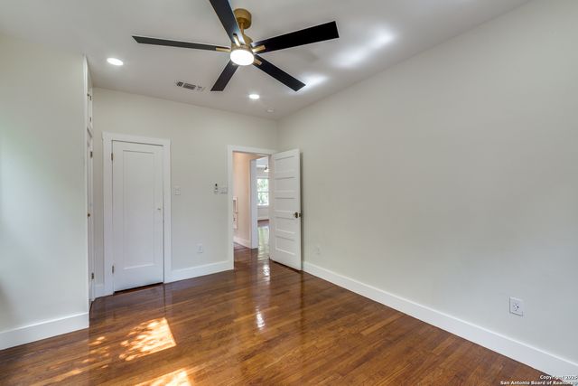 2007 W Mistletoe Ave, San Antonio, TX 78201