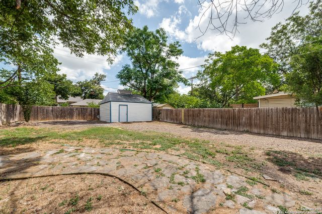 2007 W Mistletoe Ave, San Antonio, TX 78201