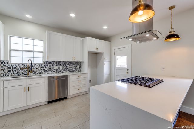 2007 W Mistletoe Ave, San Antonio, TX 78201