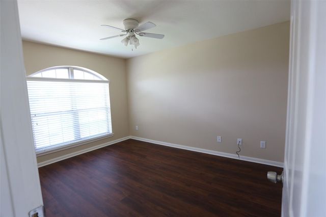 3327 Summerwood Lane, Pearland, TX 77584