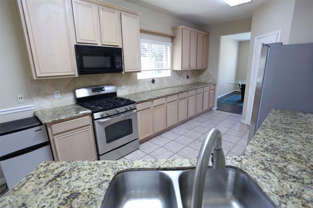 3327 Summerwood Lane, Pearland, TX 77584