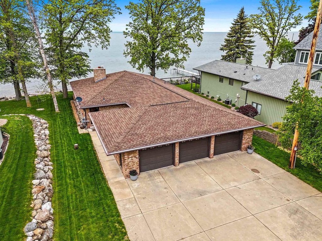 5015 EDGEWATER BEACH ROAD, Green Bay, WI 54311