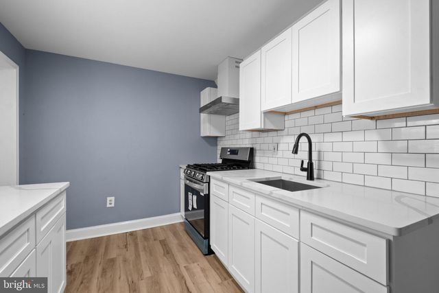 2715 E THOMPSON ST, Philadelphia, PA 19134