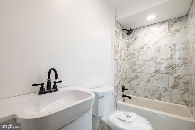2715 E THOMPSON ST, Philadelphia, PA 19134