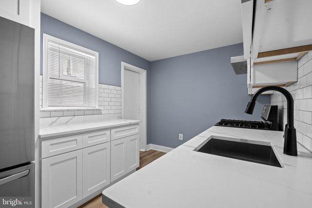 2715 E THOMPSON ST, Philadelphia, PA 19134