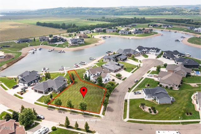 4001 Bay Shore Bend SE, Mandan, ND 58554 property photo
