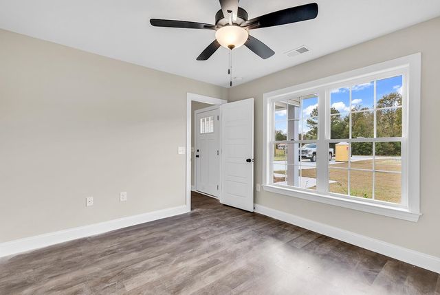 986 Inglewood Dr., Loris, SC 29569
