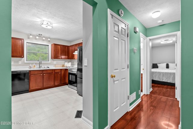 12304 Dominion Way, Louisville, KY 40299