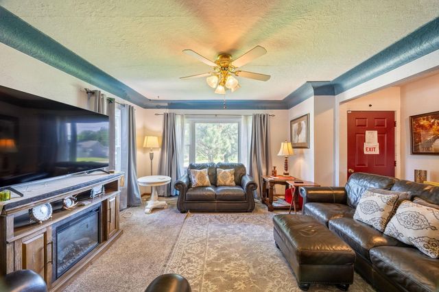 1800 E Ridgeway Avenue, Waterloo, IA 50702