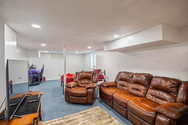 1800 E Ridgeway Avenue, Waterloo, IA 50702