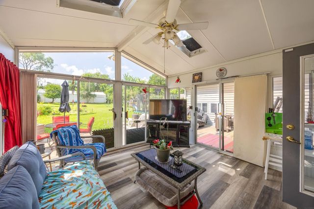 1800 E Ridgeway Avenue, Waterloo, IA 50702