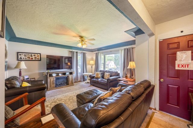 1800 E Ridgeway Avenue, Waterloo, IA 50702