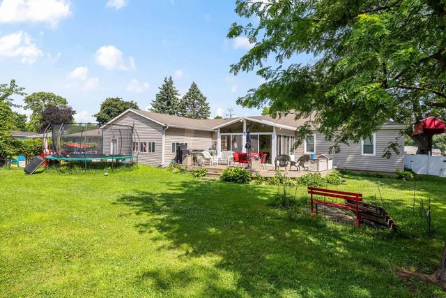1800 E Ridgeway Avenue, Waterloo, IA 50702