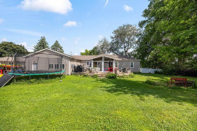 1800 E Ridgeway Avenue, Waterloo, IA 50702