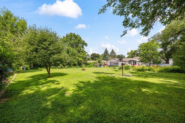 1800 E Ridgeway Avenue, Waterloo, IA 50702