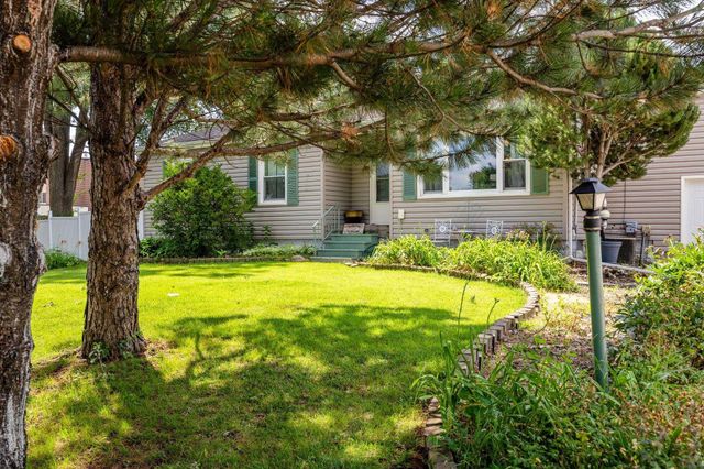 1800 E Ridgeway Avenue, Waterloo, IA 50702