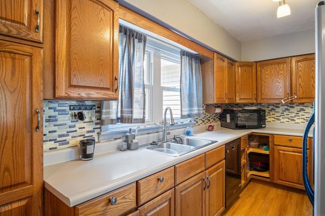 1800 E Ridgeway Avenue, Waterloo, IA 50702
