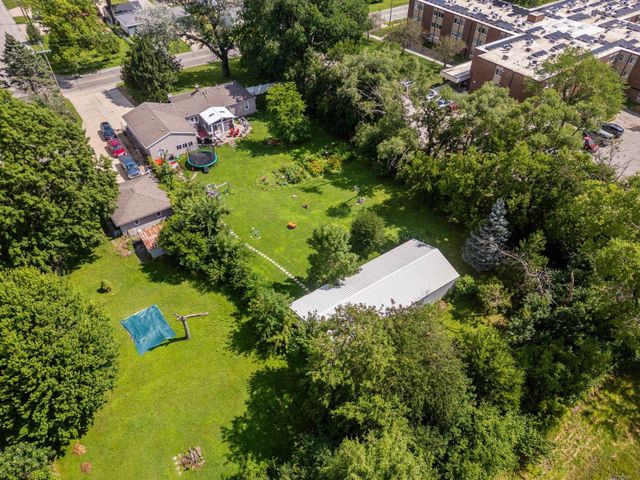 1800 E Ridgeway Avenue, Waterloo, IA 50702