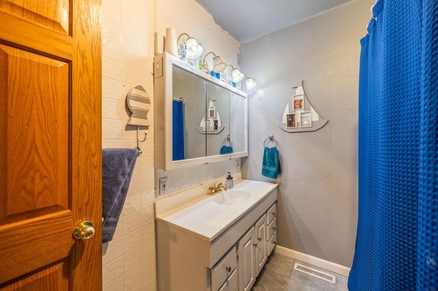 1800 E Ridgeway Avenue, Waterloo, IA 50702