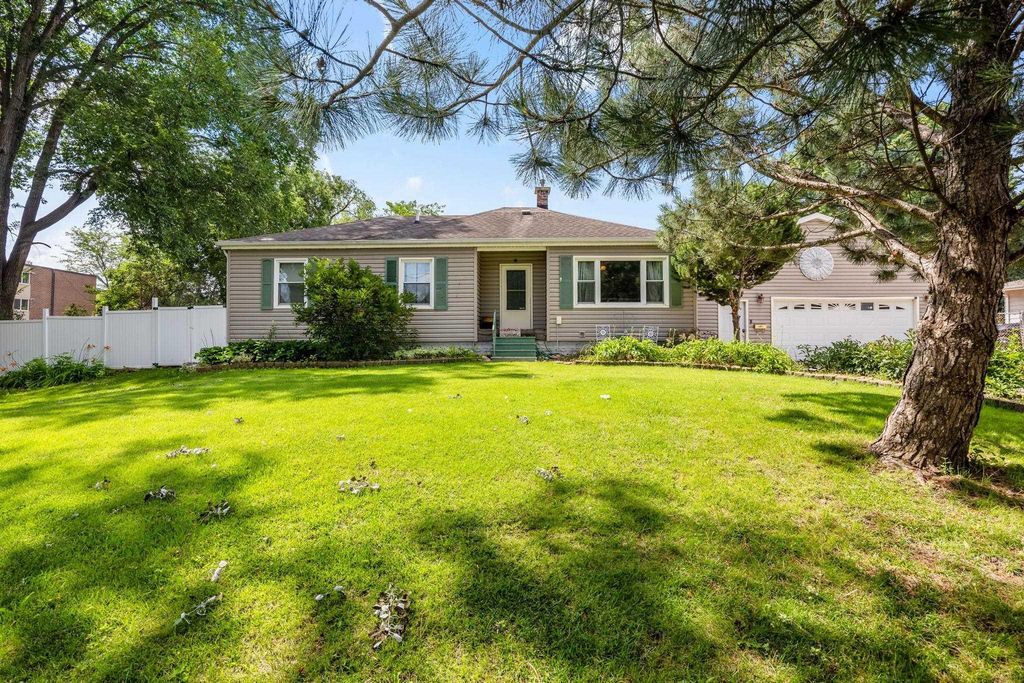 1800 E Ridgeway Avenue, Waterloo, IA 50702