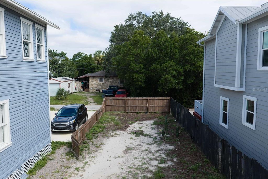 Image 2 of property listing at 1912 E COLUMBUS DRIVE, Tampa, FL 33605