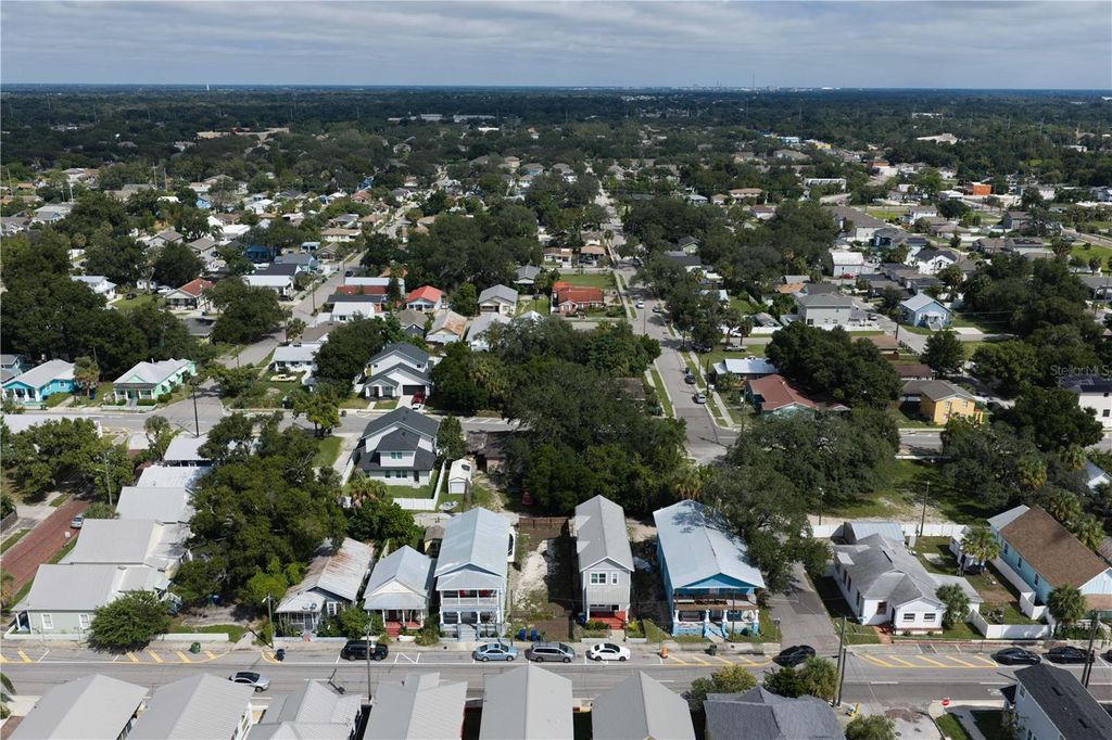 Image 11 of property listing at 1912 E COLUMBUS DRIVE, Tampa, FL 33605