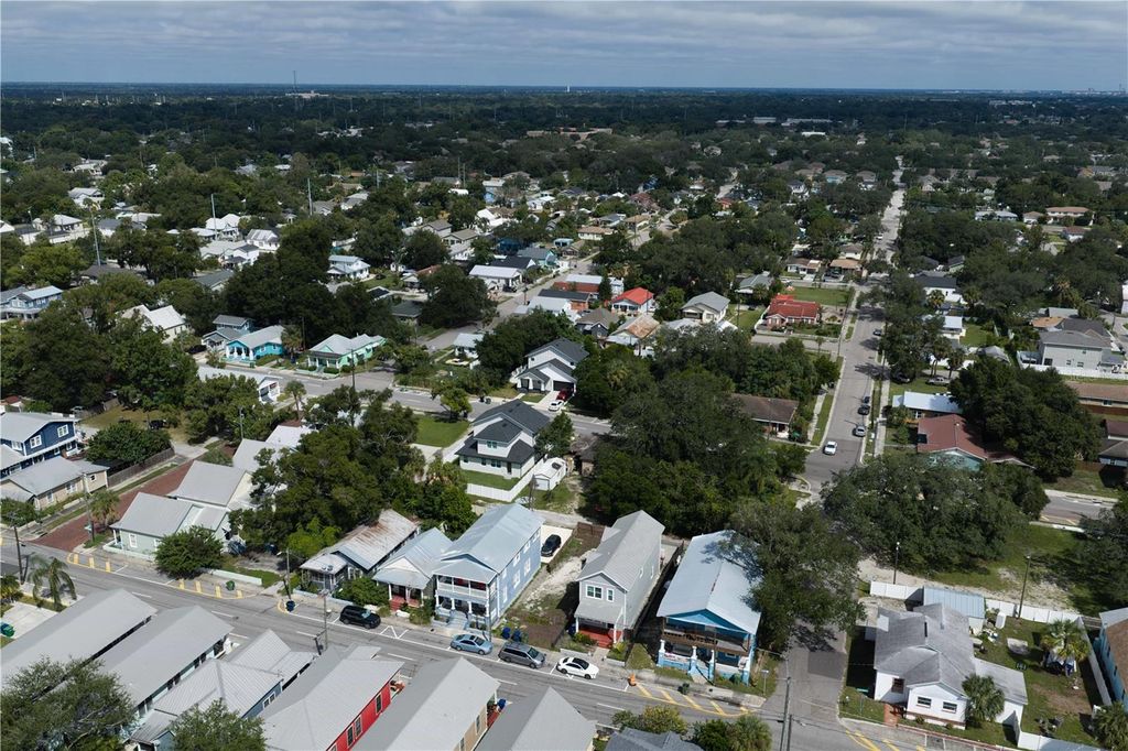 Image 12 of property listing at 1912 E COLUMBUS DRIVE, Tampa, FL 33605