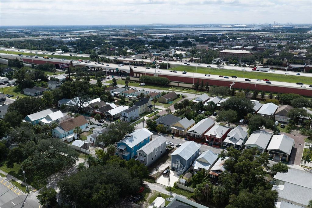 Image 16 of property listing at 1912 E COLUMBUS DRIVE, Tampa, FL 33605