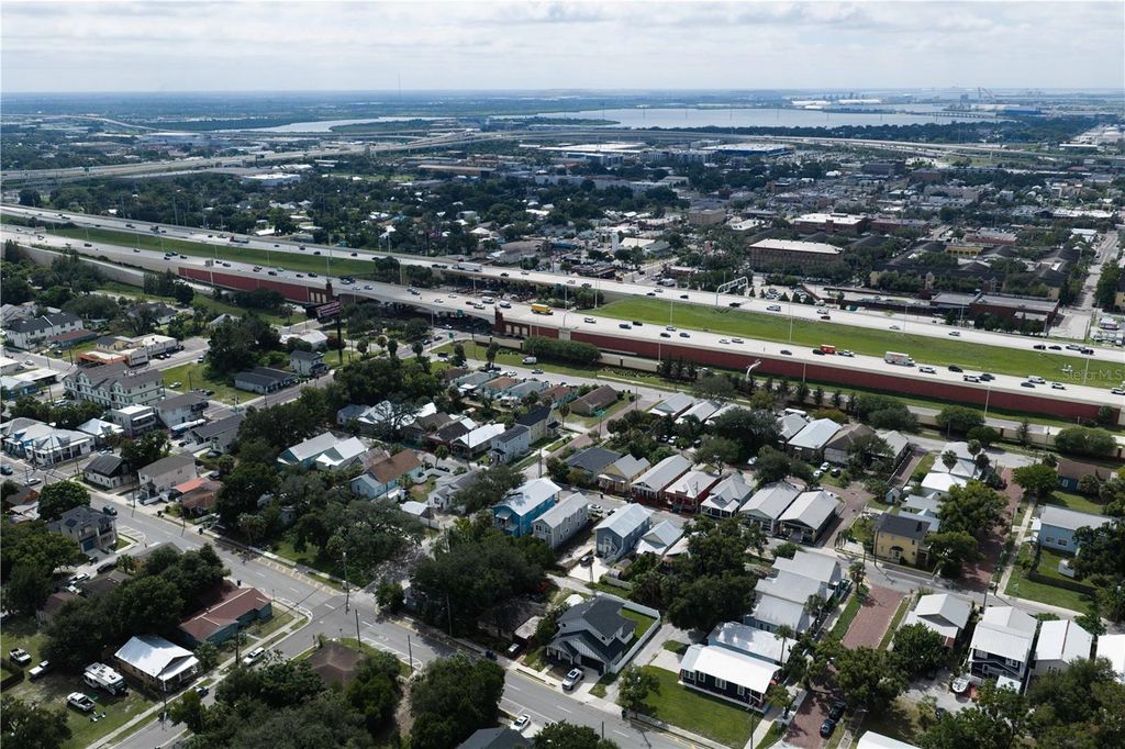 Image 17 of property listing at 1912 E COLUMBUS DRIVE, Tampa, FL 33605