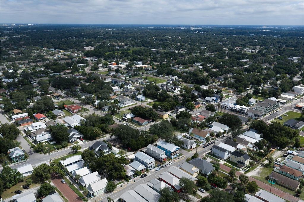 Image 19 of property listing at 1912 E COLUMBUS DRIVE, Tampa, FL 33605