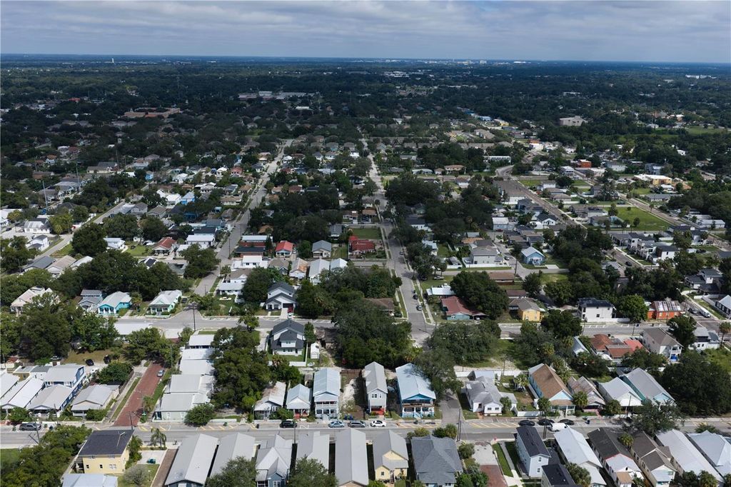 Image 20 of property listing at 1912 E COLUMBUS DRIVE, Tampa, FL 33605