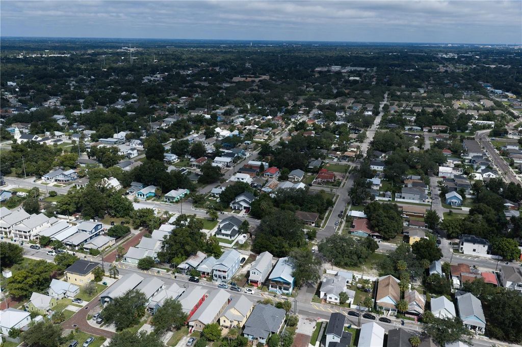 Image 21 of property listing at 1912 E COLUMBUS DRIVE, Tampa, FL 33605