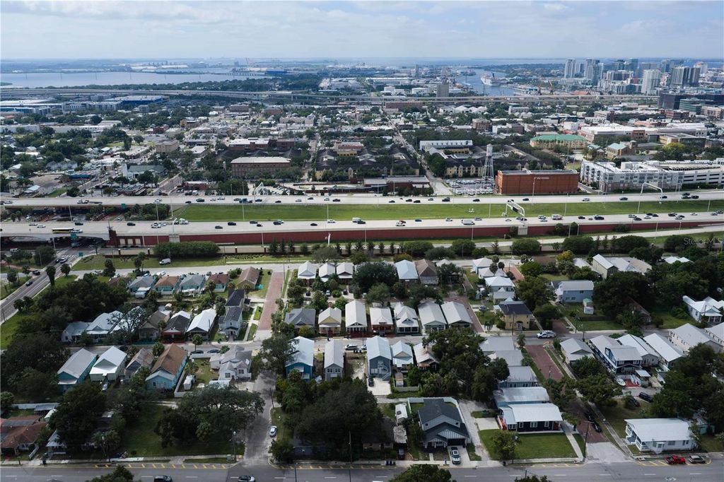 Image 24 of property listing at 1912 E COLUMBUS DRIVE, Tampa, FL 33605